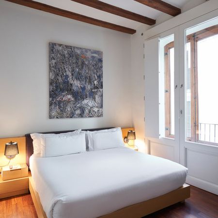 Cama de la habitación en el Mercer House Bòria BCN
