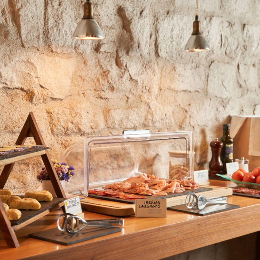 Desayuno buffet en el Hotel Mercer House Bòria BCN